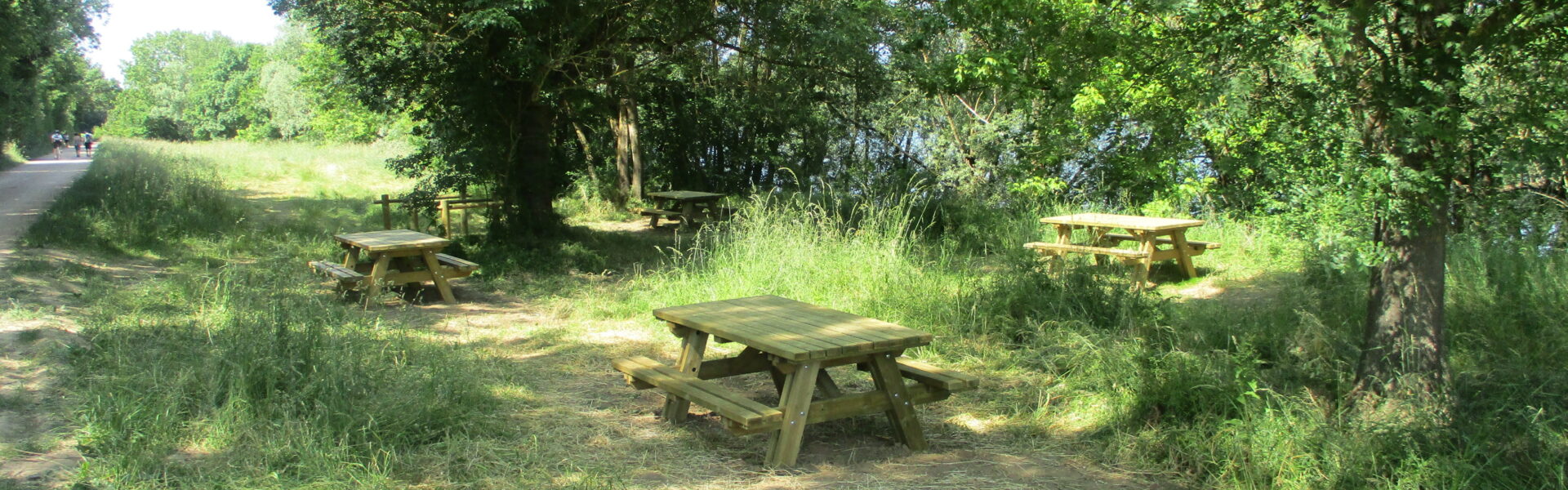 Aire de pique-nique - La Voie Bleue - Messimy-sur-Saône - Ain